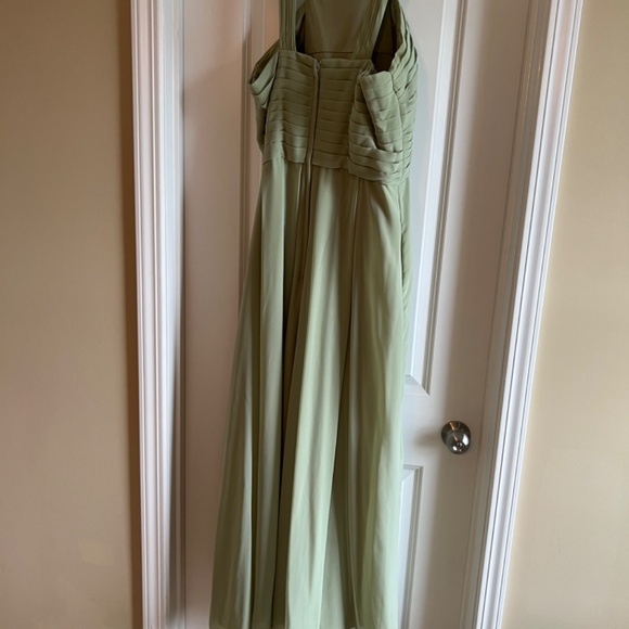 Kanali K Sage Green Dress - Picture 2 of 4